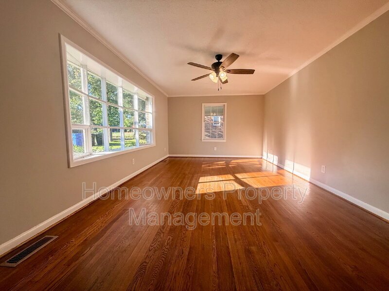 Beautifully Updated 3-Bedroom Home with Granite Countertops & Large Fenced Backyard! property image