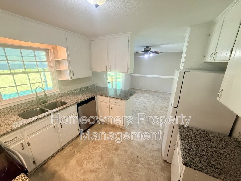 Beautifully Updated 3-Bedroom Home with Granite Countertops & Large Fenced Backyard! property image