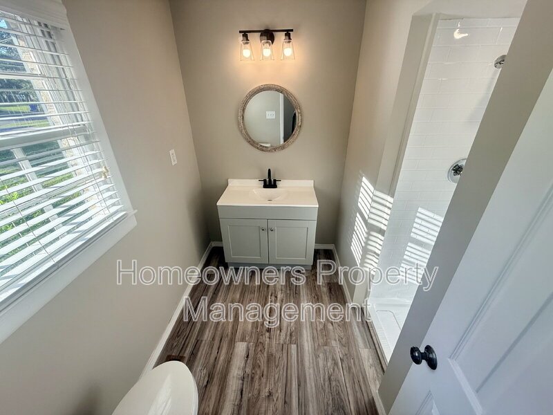 Beautifully Updated 3-Bedroom Home with Granite Countertops & Large Fenced Backyard! property image