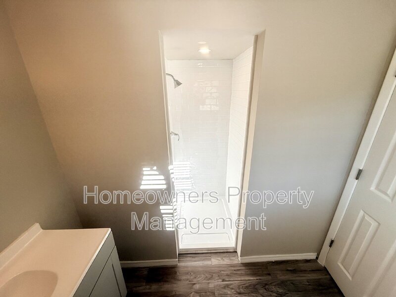 Beautifully Updated 3-Bedroom Home with Granite Countertops & Large Fenced Backyard! property image