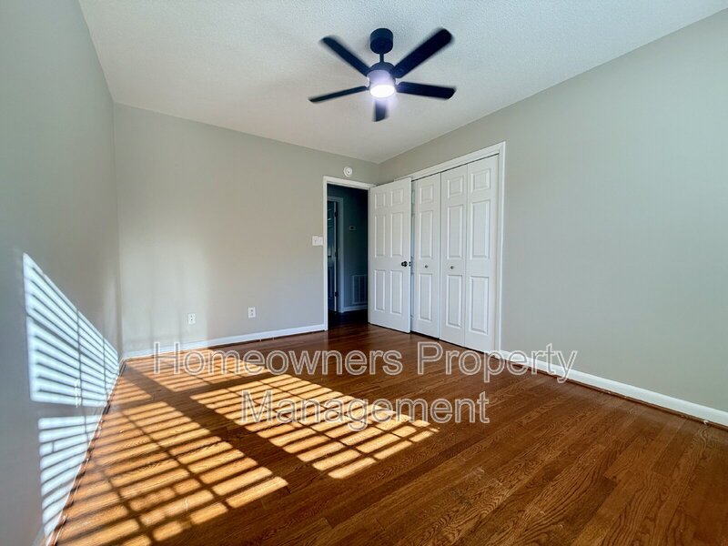 Beautifully Updated 3-Bedroom Home with Granite Countertops & Large Fenced Backyard! property image