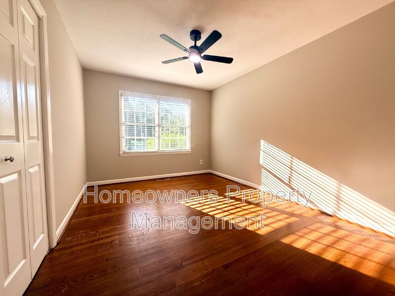 Beautifully Updated 3-Bedroom Home with Granite Countertops & Large Fenced Backyard! property image