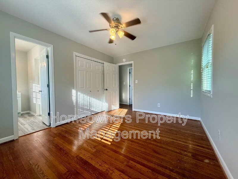 Beautifully Updated 3-Bedroom Home with Granite Countertops & Large Fenced Backyard! property image