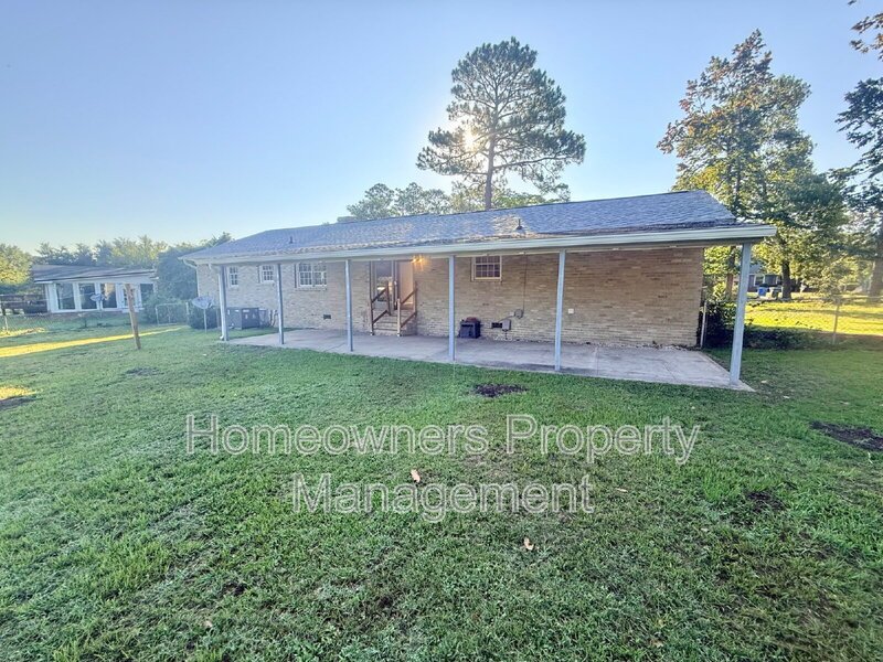 Beautifully Updated 3-Bedroom Home with Granite Countertops & Large Fenced Backyard! property image