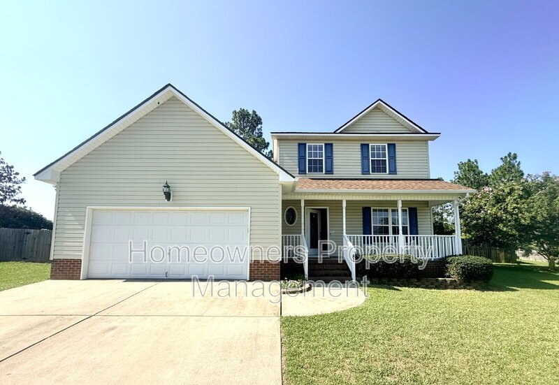 Welcome to 81 Essex Ct W, Sanford - Beautiful 3-Bedroom Home with a Huge Fenced Yard! property image