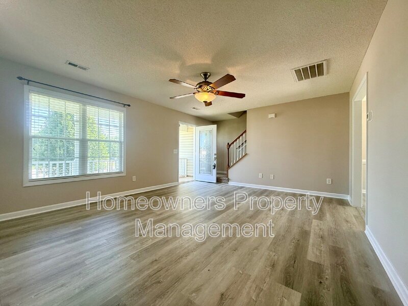 Welcome to 81 Essex Ct W, Sanford - Beautiful 3-Bedroom Home with a Huge Fenced Yard! property image