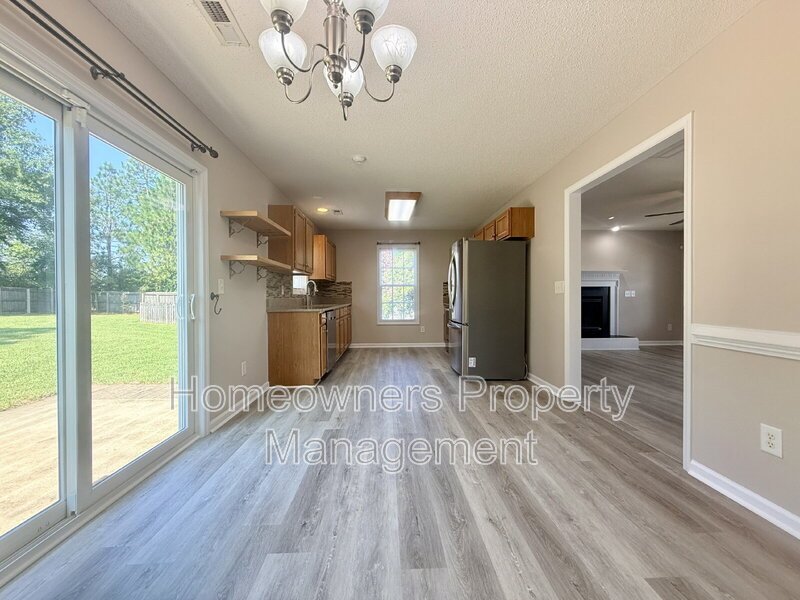 Welcome to 81 Essex Ct W, Sanford - Beautiful 3-Bedroom Home with a Huge Fenced Yard! property image
