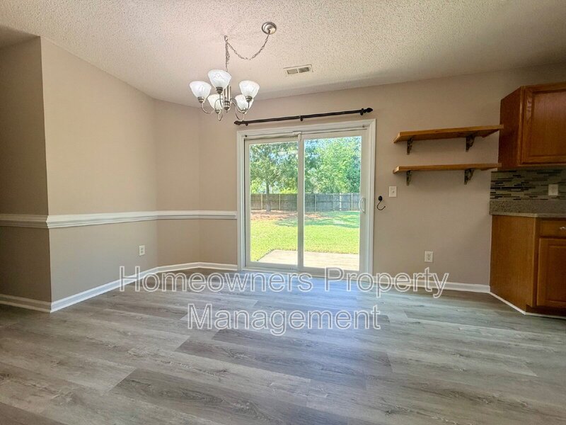 Welcome to 81 Essex Ct W, Sanford - Beautiful 3-Bedroom Home with a Huge Fenced Yard! property image