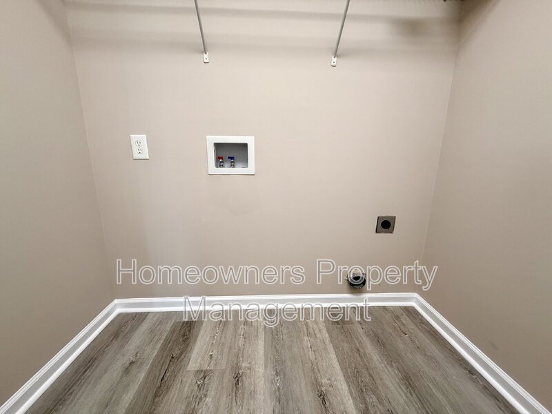 Welcome to 81 Essex Ct W, Sanford - Beautiful 3-Bedroom Home with a Huge Fenced Yard! property image