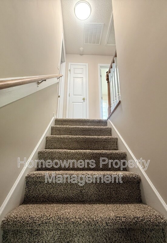 Welcome to 81 Essex Ct W, Sanford - Beautiful 3-Bedroom Home with a Huge Fenced Yard! property image