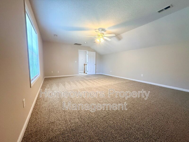 Welcome to 81 Essex Ct W, Sanford - Beautiful 3-Bedroom Home with a Huge Fenced Yard! property image