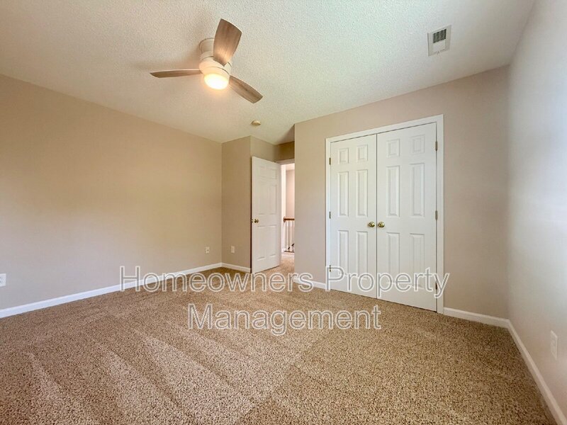 Welcome to 81 Essex Ct W, Sanford - Beautiful 3-Bedroom Home with a Huge Fenced Yard! property image