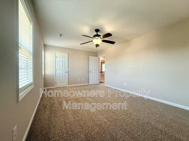 Welcome to 81 Essex Ct W, Sanford - Beautiful 3-Bedroom Home with a Huge Fenced Yard! property image