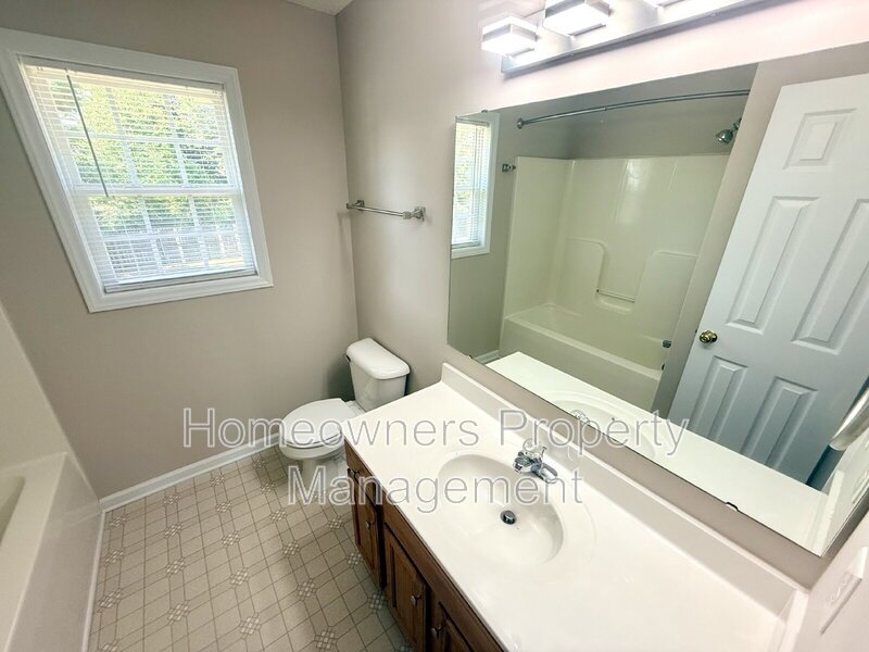 Welcome to 81 Essex Ct W, Sanford - Beautiful 3-Bedroom Home with a Huge Fenced Yard! property image