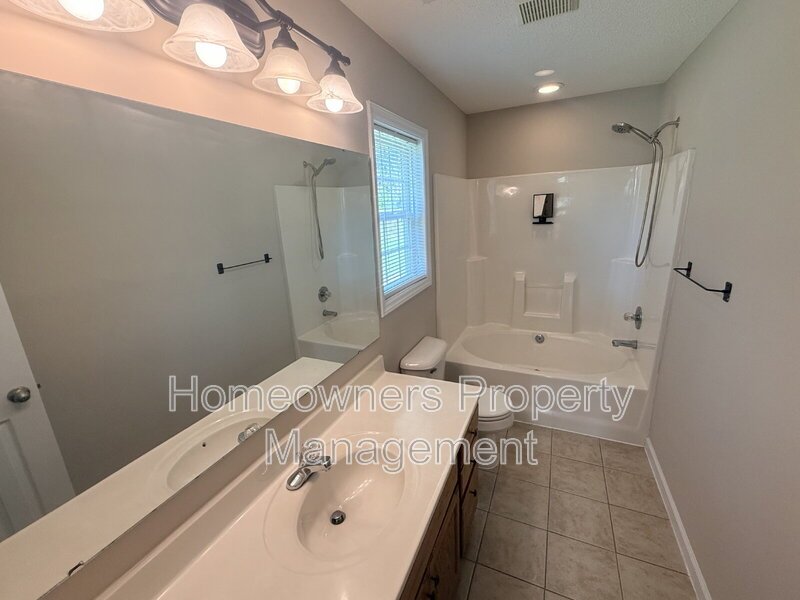 Welcome to 81 Essex Ct W, Sanford - Beautiful 3-Bedroom Home with a Huge Fenced Yard! property image