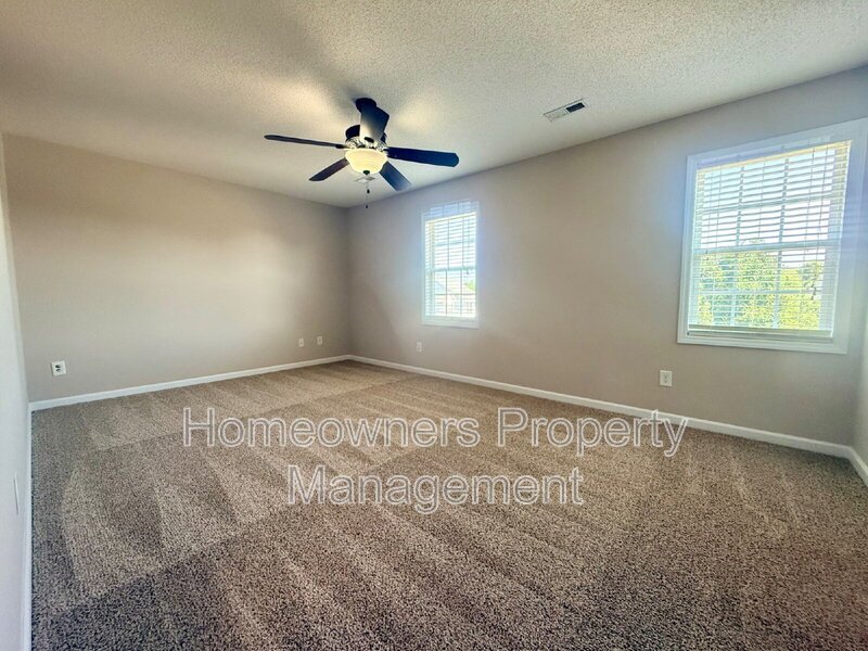 Welcome to 81 Essex Ct W, Sanford - Beautiful 3-Bedroom Home with a Huge Fenced Yard! property image