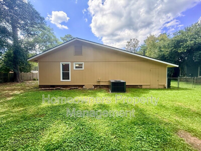 Charming 3-Bed, 2-Bath Haven at 1009 Louisburg Place, Fayetteville! property image