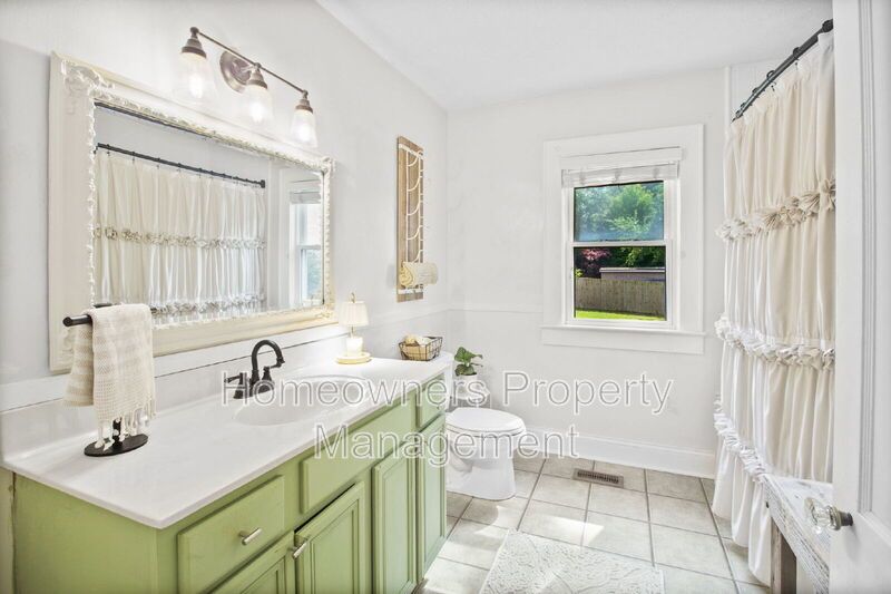 816 Winston Ave property image