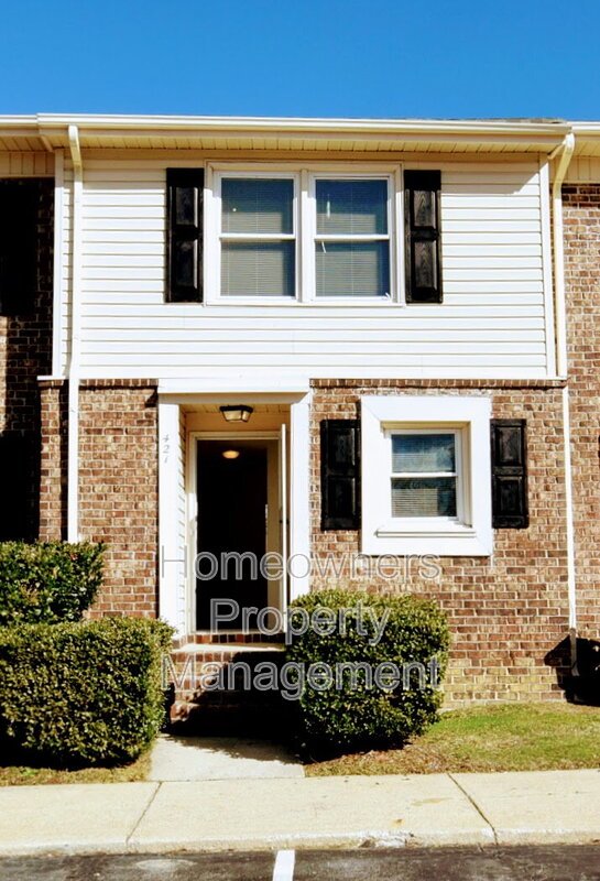 421 Kirkcaldy Court - Townhome Minutes from Fort Bragg property image