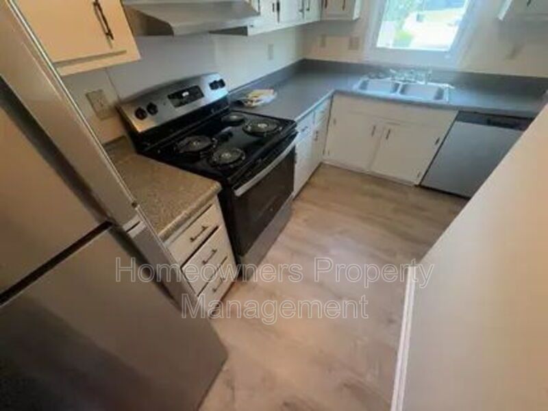 421 Kirkcaldy Court - Townhome Minutes from Fort Bragg property image