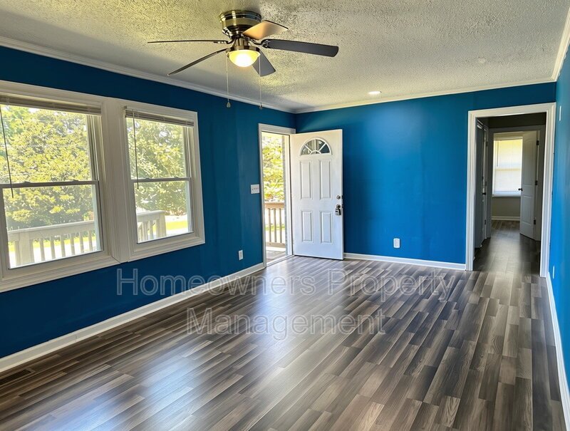 3921 Village Dr property image