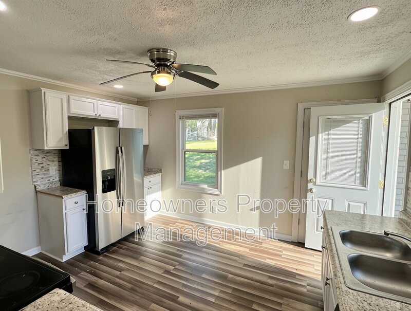 3921 Village Dr property image