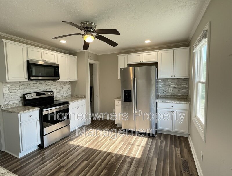 3921 Village Dr property image
